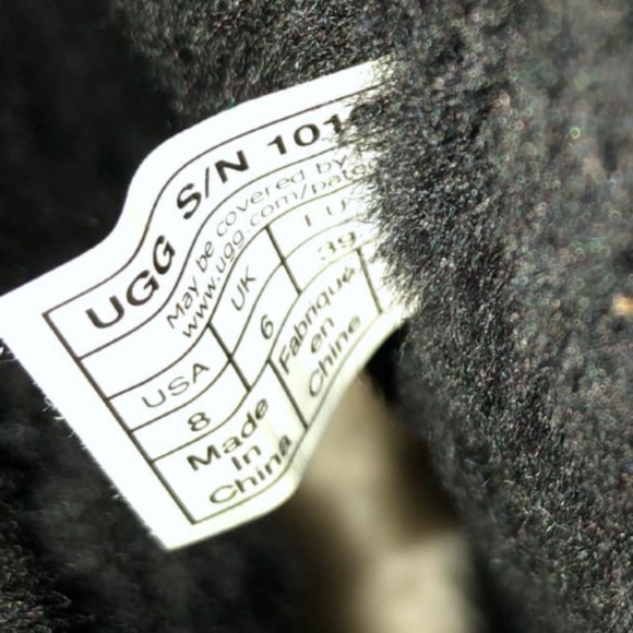 UGG Classic Short II In Black - Picture 9 of 9